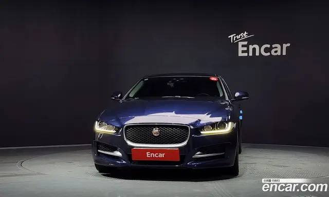 Jaguar XE 2015 2.0 автомат (гидро), миниатюра 3 Jaguar XE 2015 2.0 автомат (гидро), миниатюра 3