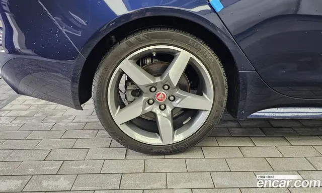 Jaguar XE 2015 2.0 автомат (гидро), миниатюра 5 Jaguar XE 2015 2.0 автомат (гидро), миниатюра 5