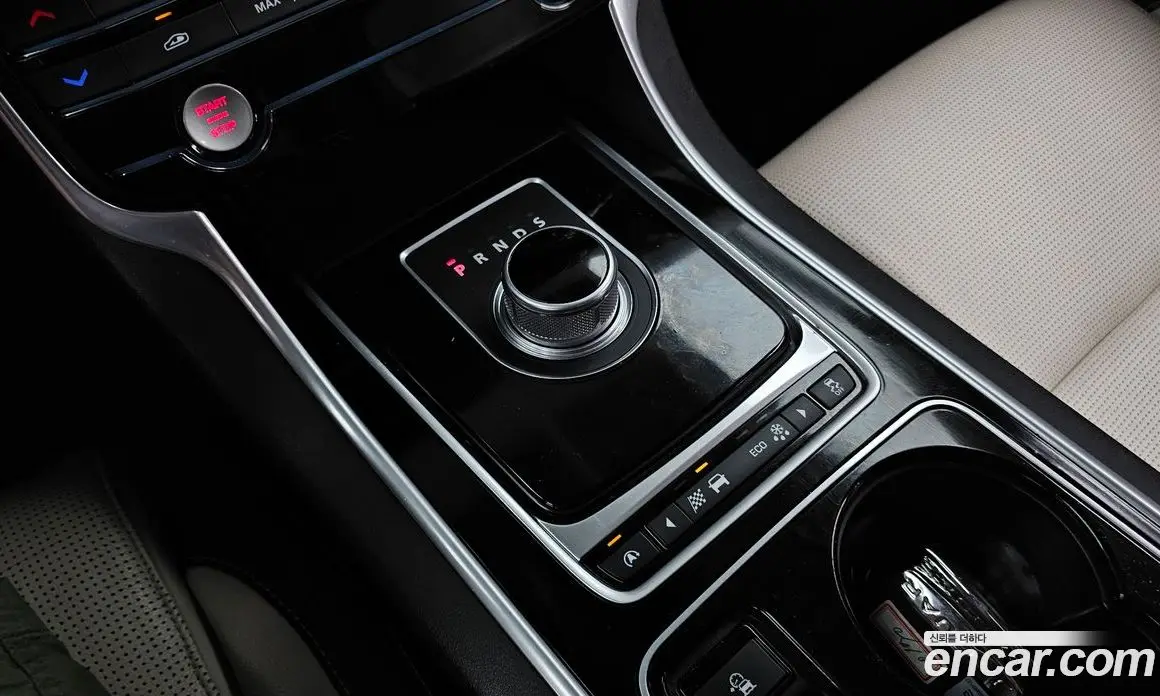 Jaguar XE 2015 2.0 автомат (гидро), фото 9 Jaguar XE 2015 2.0 автомат (гидро), фото 9