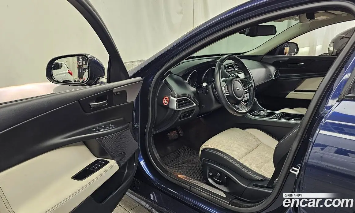 Jaguar XE 2015 2.0 автомат (гидро), фото 10 Jaguar XE 2015 2.0 автомат (гидро), фото 10