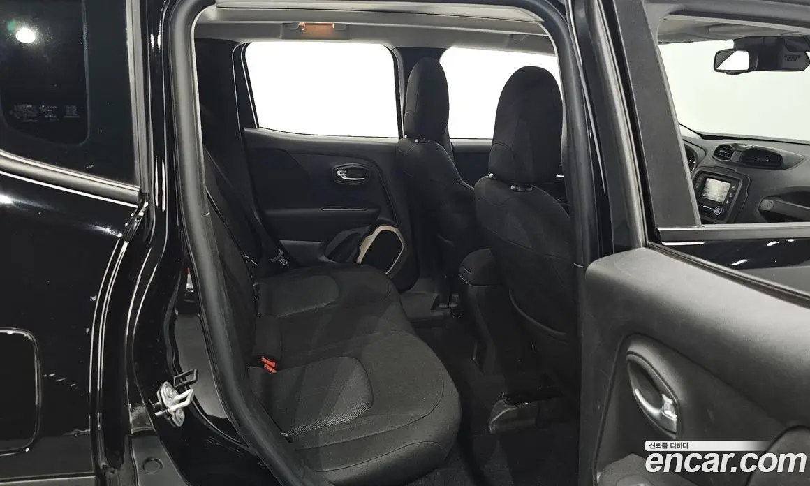 Jeep Renegade 2017 2.4 автомат (гидро), фото 16 Jeep Renegade 2017 2.4 автомат (гидро), фото 16
