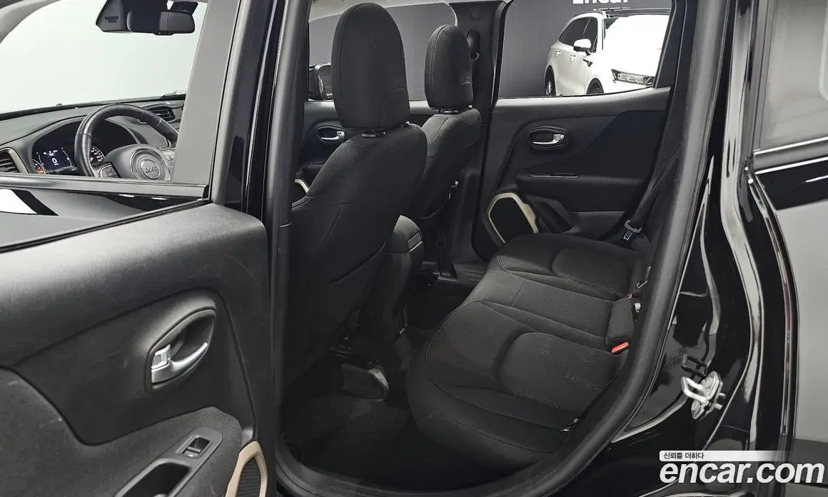 Jeep Renegade 2017 2.4 автомат (гидро), фото 18 Jeep Renegade 2017 2.4 автомат (гидро), фото 18
