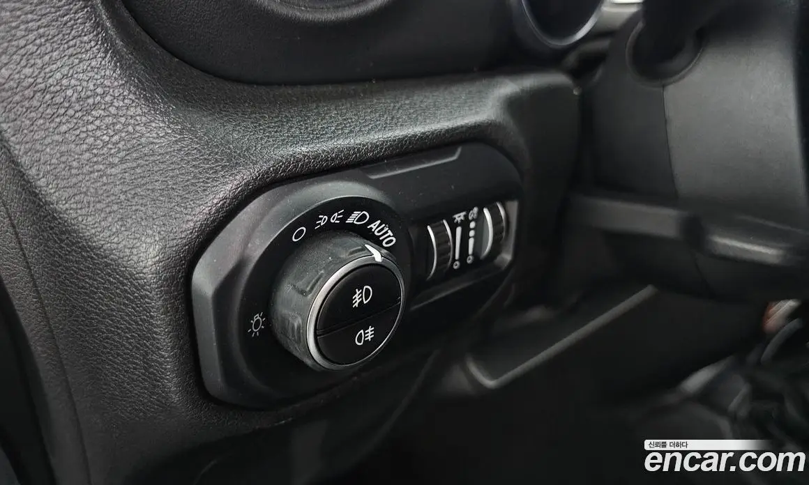 Jeep Wrangler 2018 2.0 автомат (гидро), фото 16 Jeep Wrangler 2018 2.0 автомат (гидро), фото 16