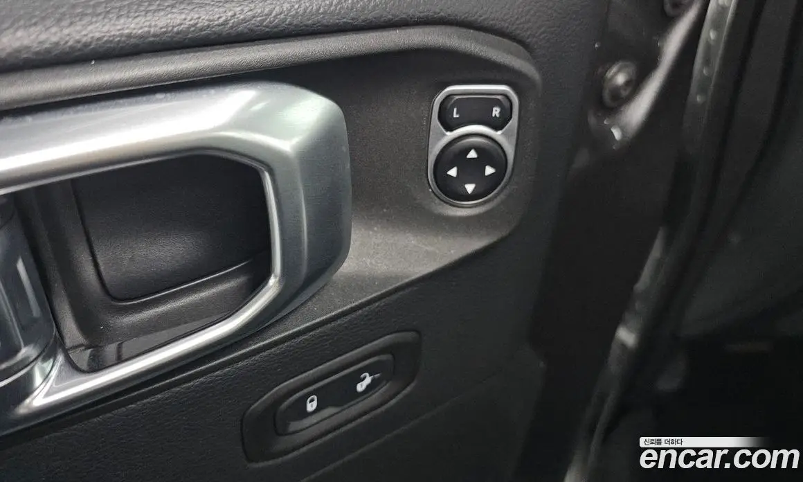 Jeep Wrangler 2018 2.0 автомат (гидро), фото 18 Jeep Wrangler 2018 2.0 автомат (гидро), фото 18