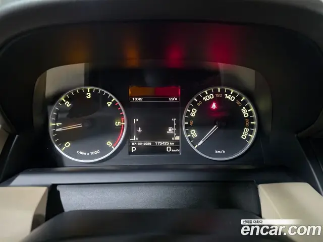 Land Rover Discovery 2015 3.0 автомат (гидро), миниатюра 8 Land Rover Discovery 2015 3.0 автомат (гидро), миниатюра 8