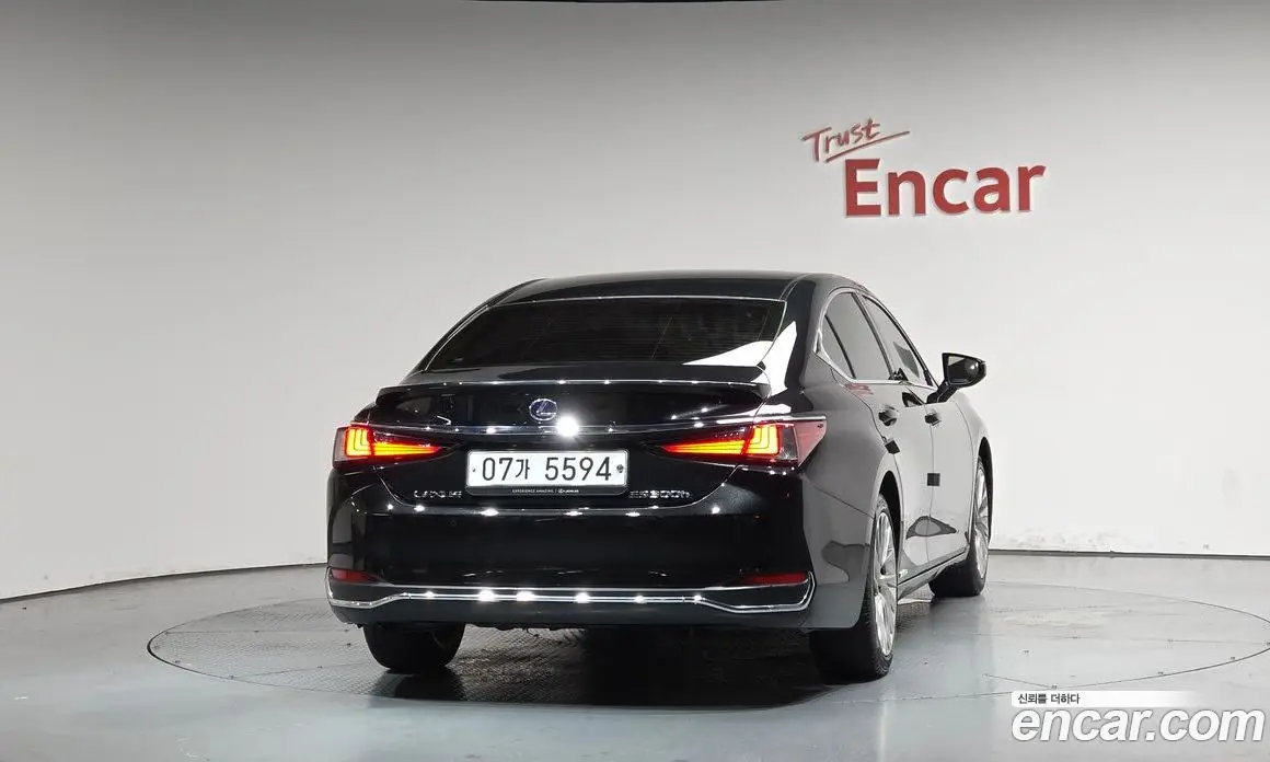 Lexus ES 2019 2.5 автомат (гидро), фото 3 Lexus ES 2019 2.5 автомат (гидро), фото 3