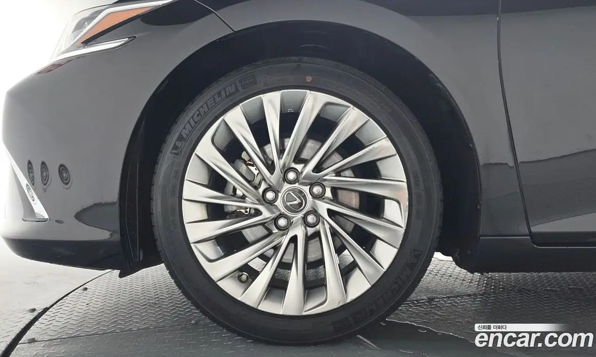 Lexus ES 2019 2.5 автомат (гидро), фото 4 Lexus ES 2019 2.5 автомат (гидро), фото 4