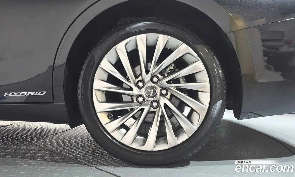Lexus ES 2019 2.5 автомат (гидро), фото 6 Lexus ES 2019 2.5 автомат (гидро), фото 6