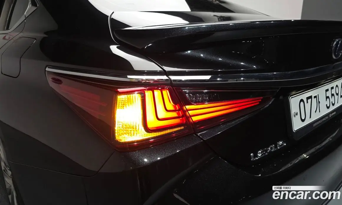 Lexus ES 2019 2.5 автомат (гидро), фото 8 Lexus ES 2019 2.5 автомат (гидро), фото 8