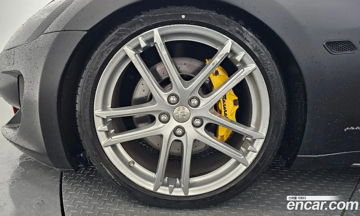 Maserati GranTurismo 2015 4.7 автомат (гидро), фото 5 Maserati GranTurismo 2015 4.7 автомат (гидро), фото 5