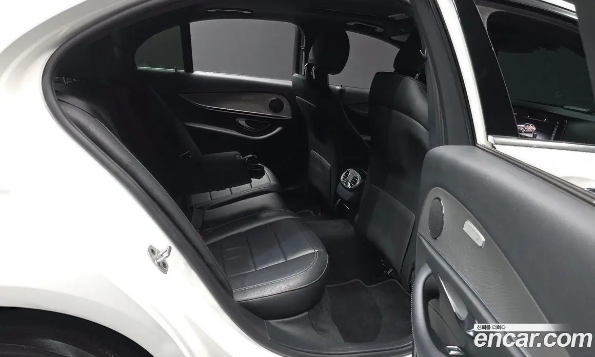 Mercedes-Benz E-Class 2018 2.0 автомат (гидро), фото 12 Mercedes-Benz E-Class 2018 2.0 автомат (гидро), фото 12
