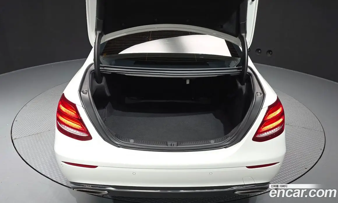 Mercedes-Benz E-Class 2018 2.0 автомат (гидро), фото 20 Mercedes-Benz E-Class 2018 2.0 автомат (гидро), фото 20