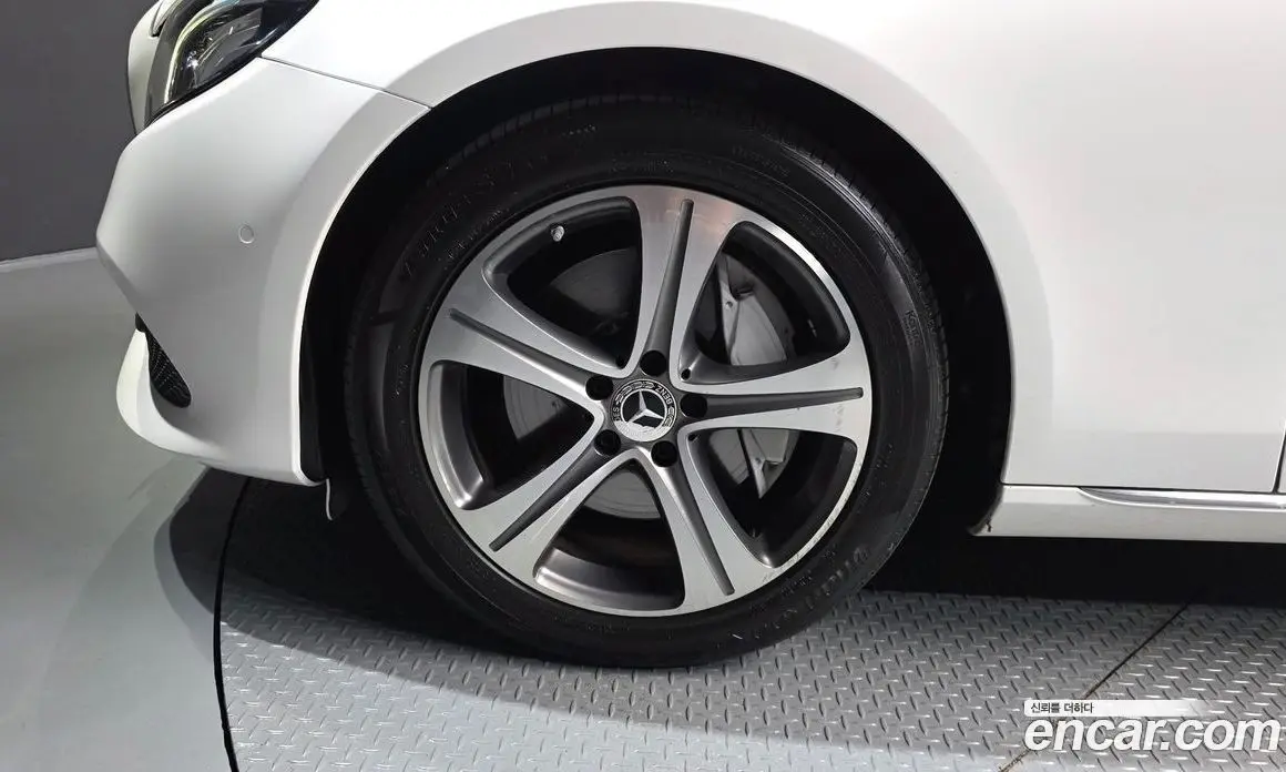 Mercedes-Benz E-Class 2018 2.0 автомат (гидро), фото 5 Mercedes-Benz E-Class 2018 2.0 автомат (гидро), фото 5