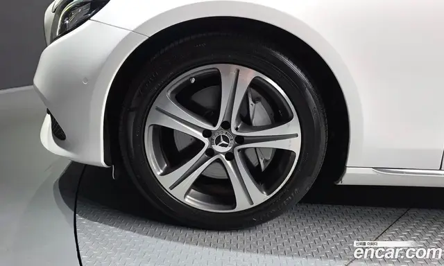Mercedes-Benz E-Class 2018 2.0 автомат (гидро), миниатюра 5 Mercedes-Benz E-Class 2018 2.0 автомат (гидро), миниатюра 5