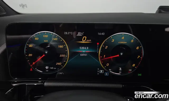 Mercedes-Benz GLA-Class 2020 2.0 автомат (гидро), миниатюра 10