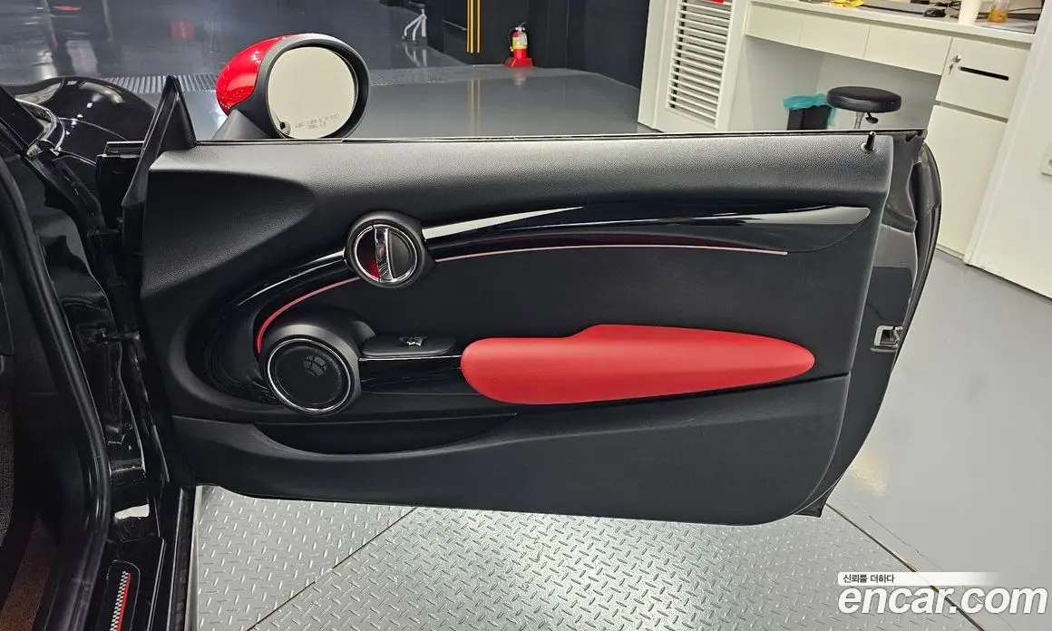 Mini Cooper 2017 2.0 автомат (гидро), фото 14 Mini Cooper 2017 2.0 автомат (гидро), фото 14