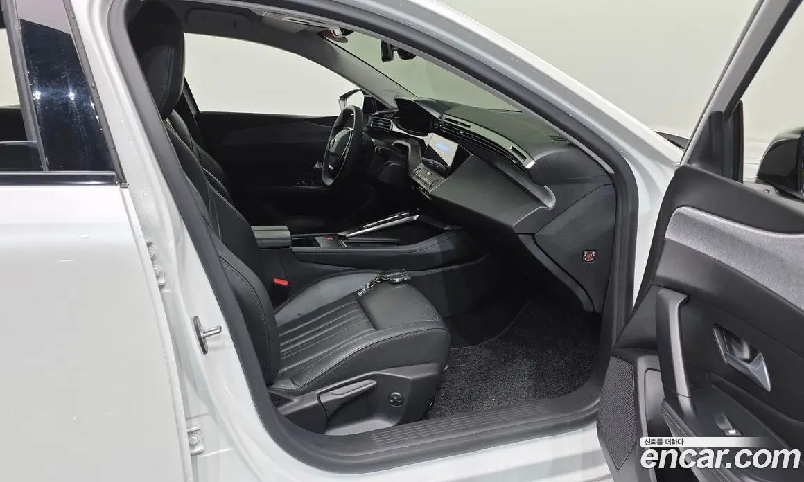 Peugeot 308 2023 1.5 автомат (гидро), фото 13 Peugeot 308 2023 1.5 автомат (гидро), фото 13