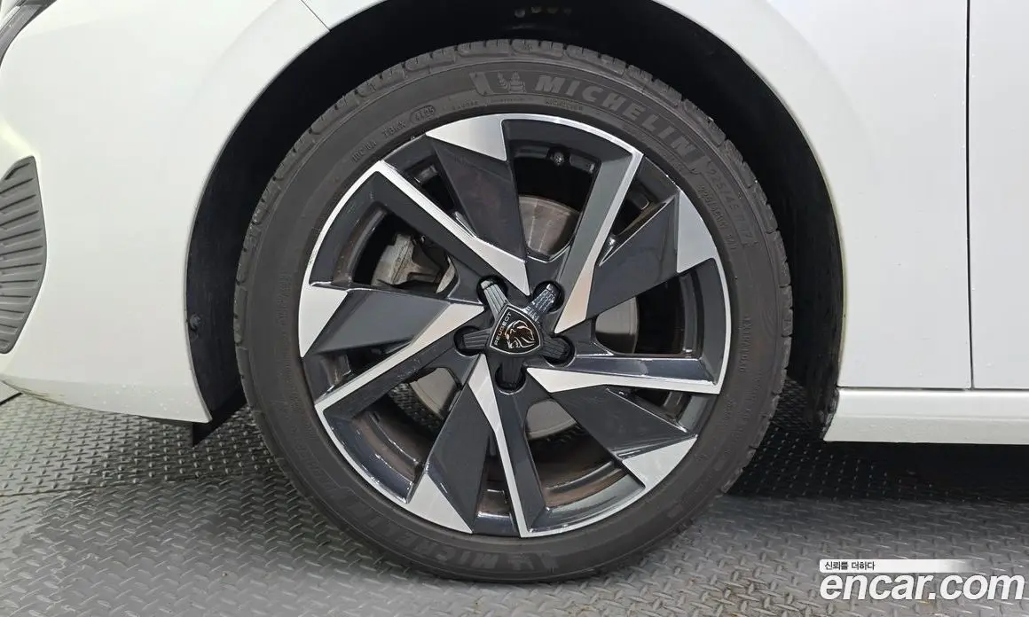 Peugeot 308 2023 1.5 автомат (гидро), фото 5 Peugeot 308 2023 1.5 автомат (гидро), фото 5