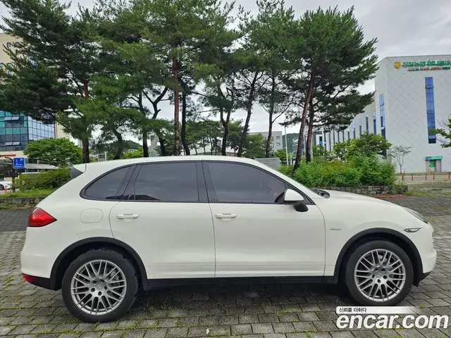 Porsche Cayenne 2011 3.0 автомат (гидро), миниатюра 3 Porsche Cayenne 2011 3.0 автомат (гидро), миниатюра 3