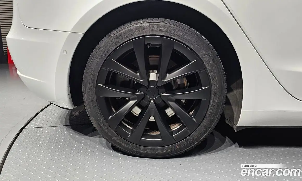Tesla Model 3 2021 0.2 автомат (гидро), фото 4 Tesla Model 3 2021 0.2 автомат (гидро), фото 4