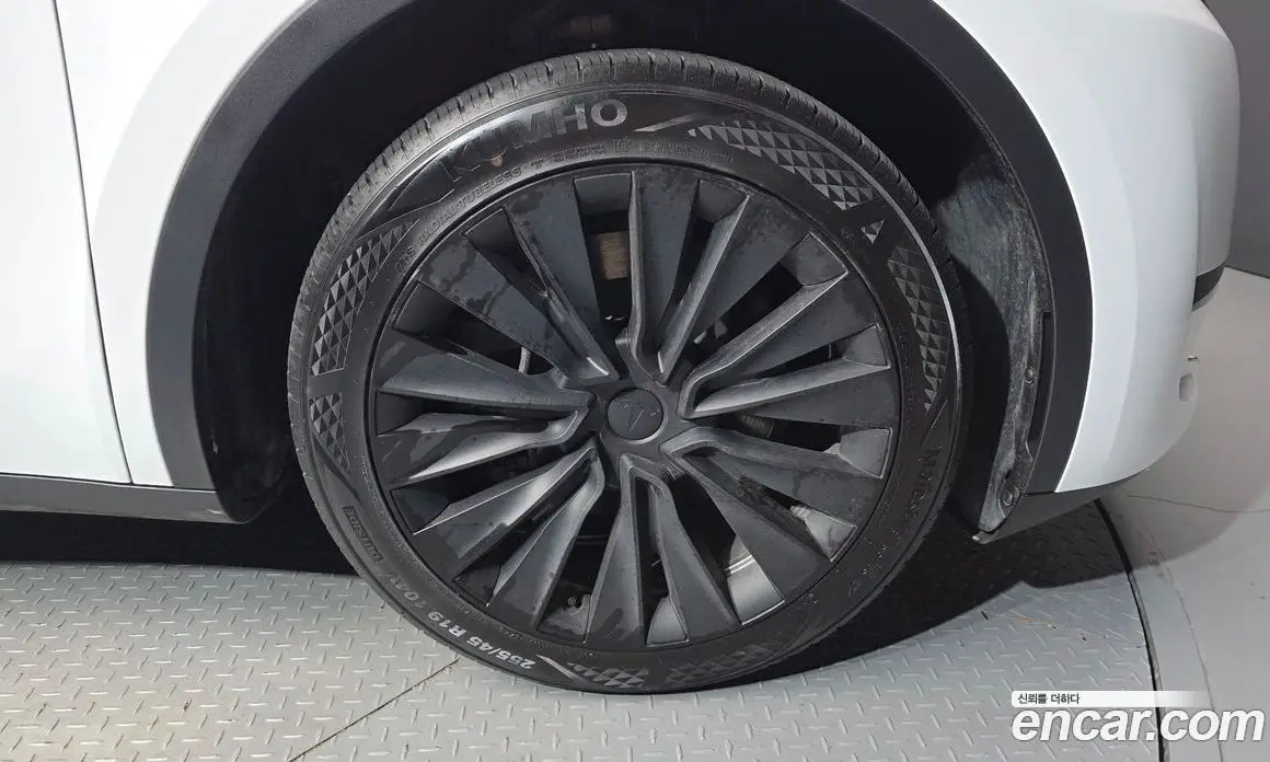 Tesla Model Y 2024 0.2 автомат (гидро), фото 7 Tesla Model Y 2024 0.2 автомат (гидро), фото 7