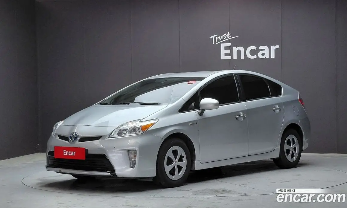 Toyota Prius 2014 1.8 автомат (гидро), фото 1 Toyota Prius 2014 1.8 автомат (гидро), фото 1