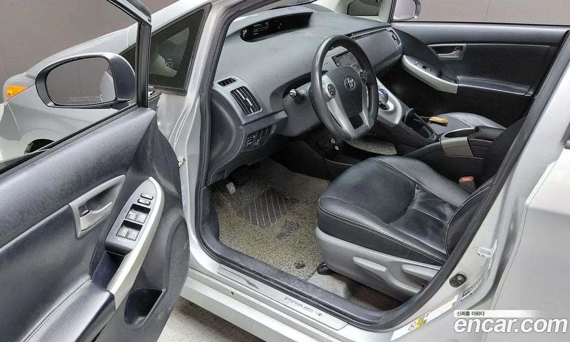 Toyota Prius 2014 1.8 автомат (гидро), фото 13 Toyota Prius 2014 1.8 автомат (гидро), фото 13