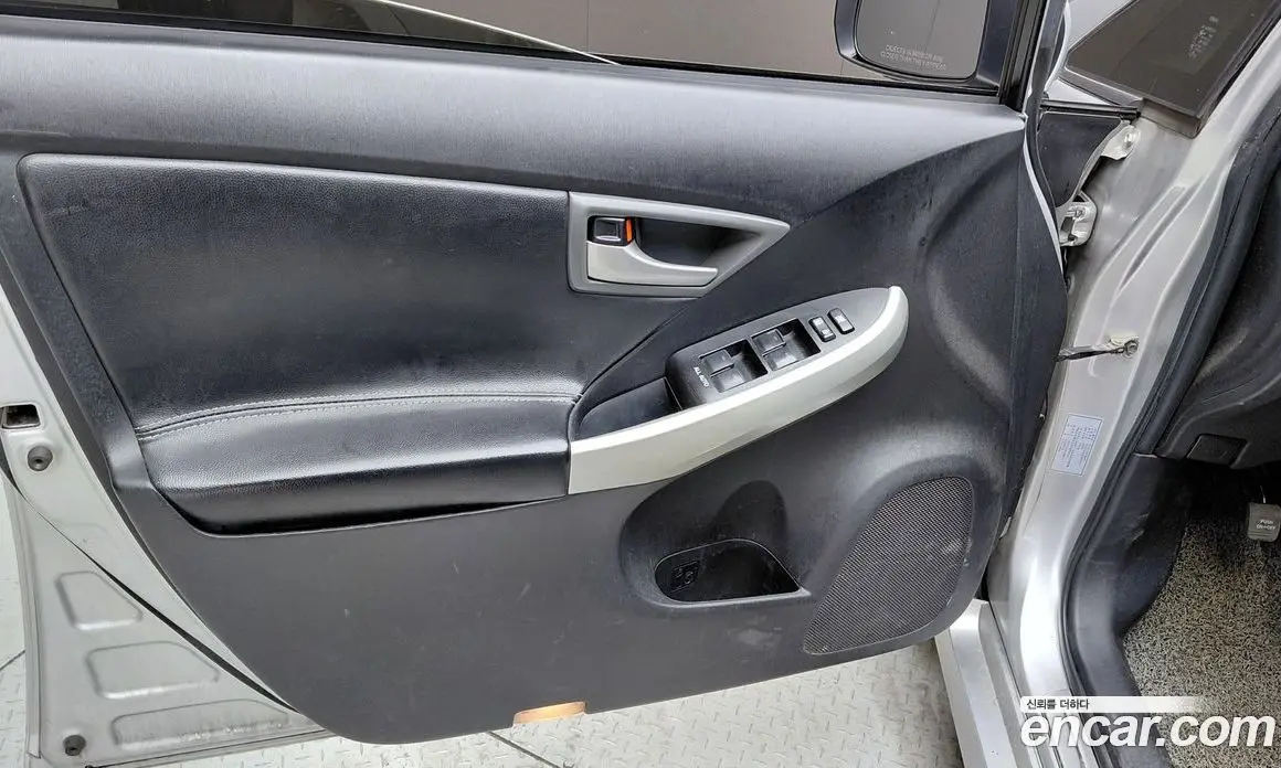 Toyota Prius 2014 1.8 автомат (гидро), фото 14 Toyota Prius 2014 1.8 автомат (гидро), фото 14
