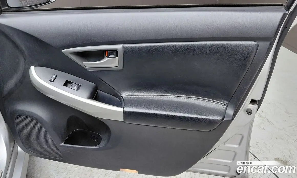 Toyota Prius 2014 1.8 автомат (гидро), фото 15 Toyota Prius 2014 1.8 автомат (гидро), фото 15