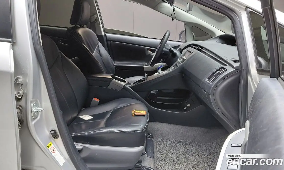 Toyota Prius 2014 1.8 автомат (гидро), фото 16 Toyota Prius 2014 1.8 автомат (гидро), фото 16