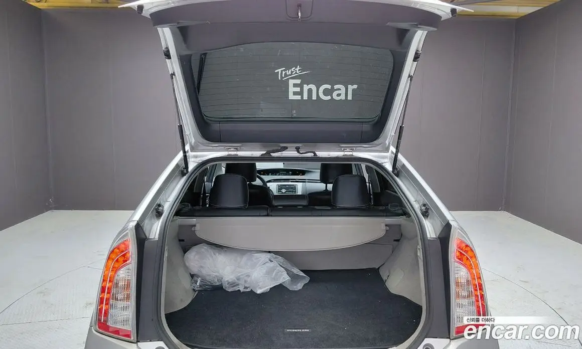 Toyota Prius 2014 1.8 автомат (гидро), фото 20 Toyota Prius 2014 1.8 автомат (гидро), фото 20