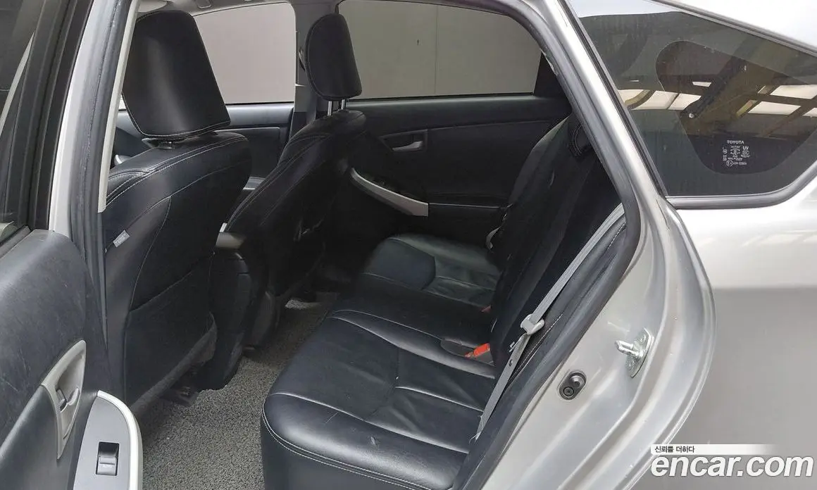 Toyota Prius 2014 1.8 автомат (гидро), фото 21 Toyota Prius 2014 1.8 автомат (гидро), фото 21