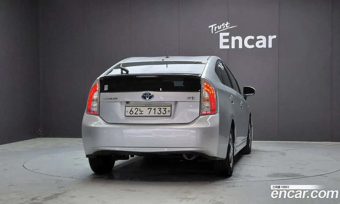 Toyota Prius 2014 1.8 автомат (гидро), фото 4 Toyota Prius 2014 1.8 автомат (гидро), фото 4