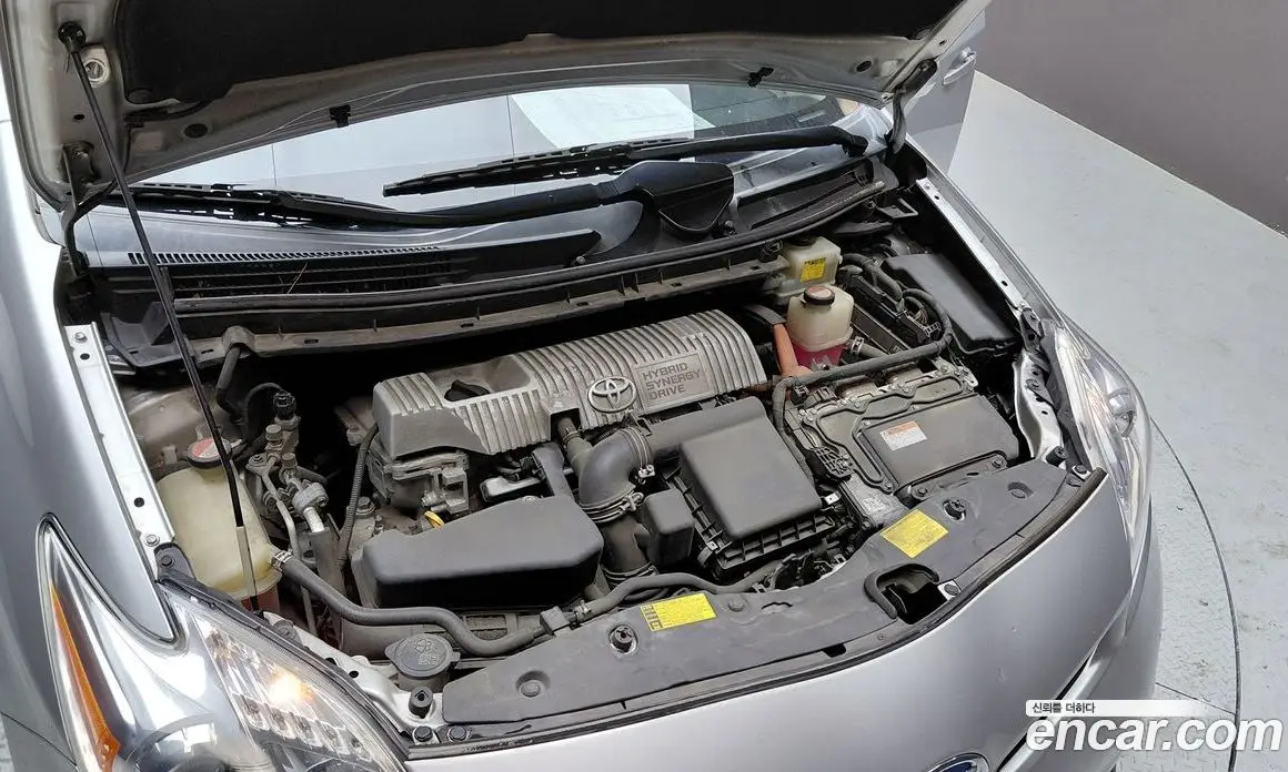 Toyota Prius 2014 1.8 автомат (гидро), фото 6 Toyota Prius 2014 1.8 автомат (гидро), фото 6