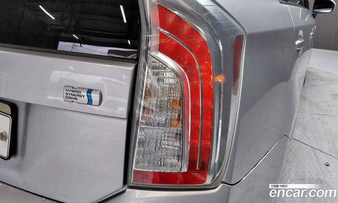 Toyota Prius 2014 1.8 автомат (гидро), фото 9 Toyota Prius 2014 1.8 автомат (гидро), фото 9