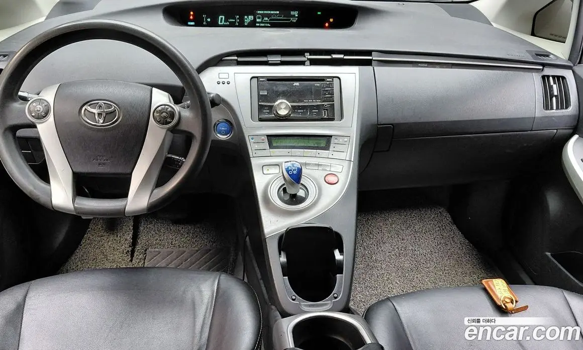 Toyota Prius 2014 1.8 автомат (гидро), фото 10 Toyota Prius 2014 1.8 автомат (гидро), фото 10