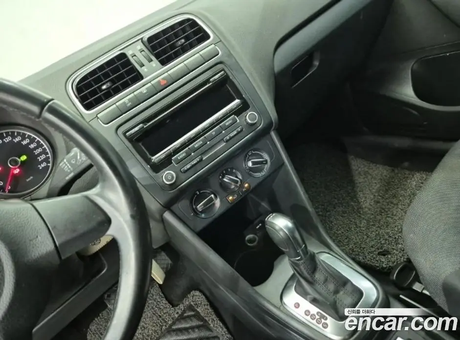 Volkswagen Polo 2014 1.6 автомат (гидро), фото 10 Volkswagen Polo 2014 1.6 автомат (гидро), фото 10