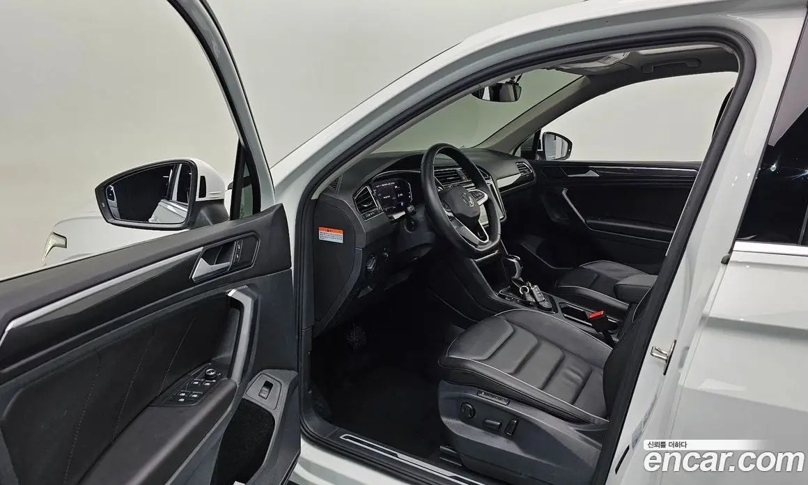 Volkswagen Tiguan 2023 2.0 автомат (гидро), фото 13 Volkswagen Tiguan 2023 2.0 автомат (гидро), фото 13