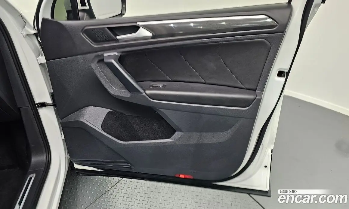 Volkswagen Tiguan 2023 2.0 автомат (гидро), фото 14 Volkswagen Tiguan 2023 2.0 автомат (гидро), фото 14
