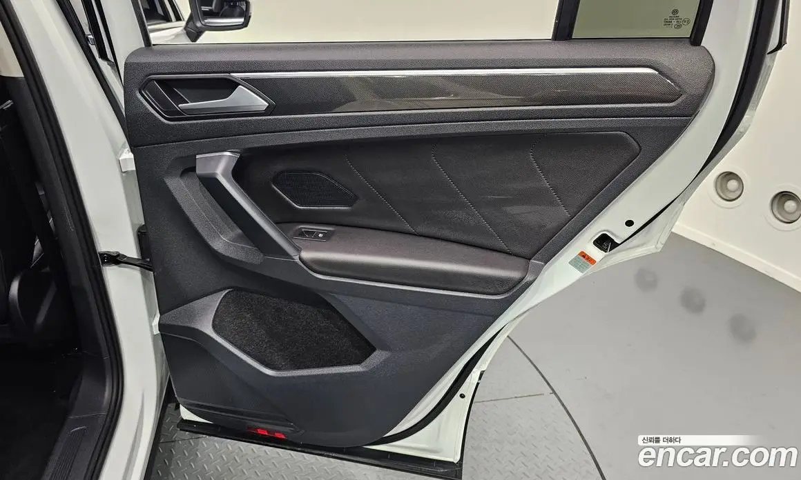 Volkswagen Tiguan 2023 2.0 автомат (гидро), фото 15 Volkswagen Tiguan 2023 2.0 автомат (гидро), фото 15