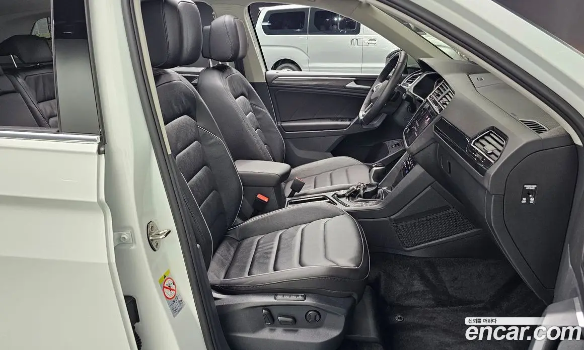 Volkswagen Tiguan 2023 2.0 автомат (гидро), фото 16 Volkswagen Tiguan 2023 2.0 автомат (гидро), фото 16
