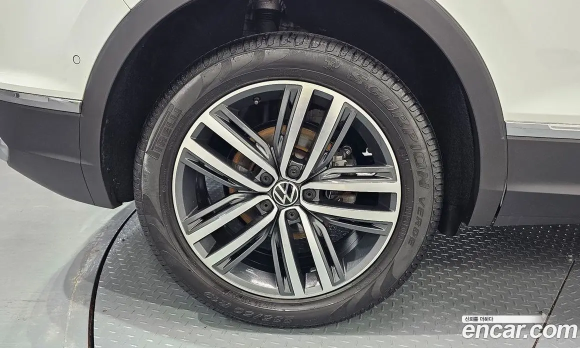 Volkswagen Tiguan 2023 2.0 автомат (гидро), фото 5 Volkswagen Tiguan 2023 2.0 автомат (гидро), фото 5
