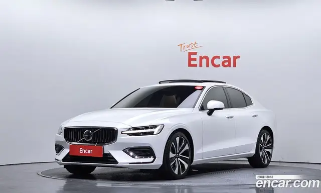 Volvo S60, 2023, 35 949 км