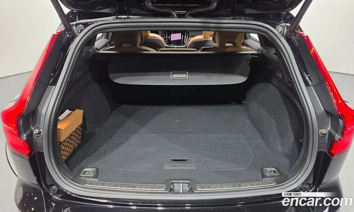 Volvo V60 2024 2.0 автомат (гидро), фото 24 Volvo V60 2024 2.0 автомат (гидро), фото 24