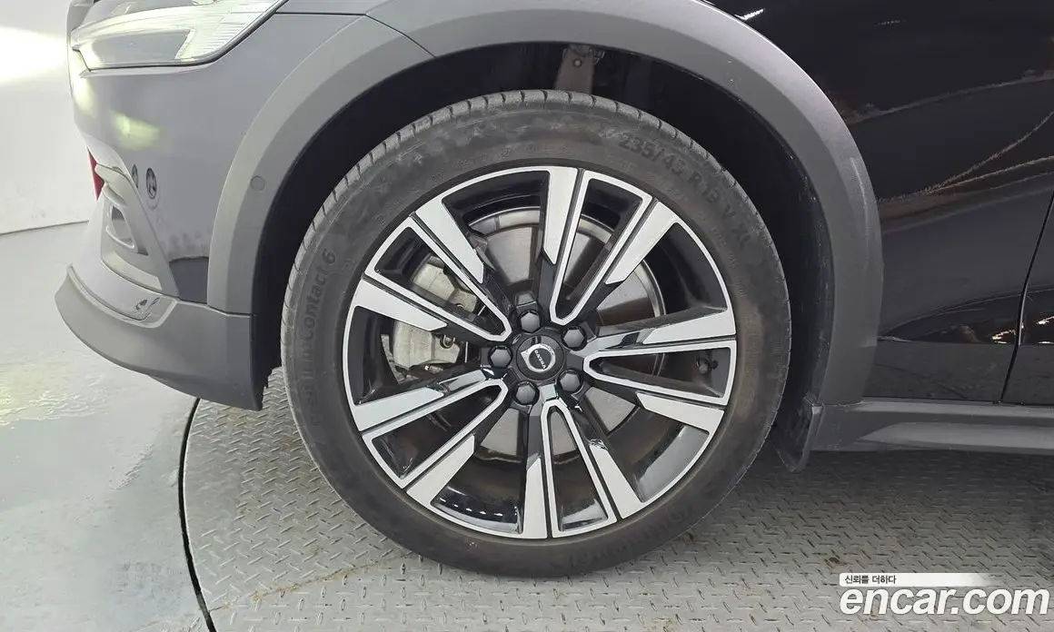 Volvo V60 2024 2.0 автомат (гидро), фото 5 Volvo V60 2024 2.0 автомат (гидро), фото 5