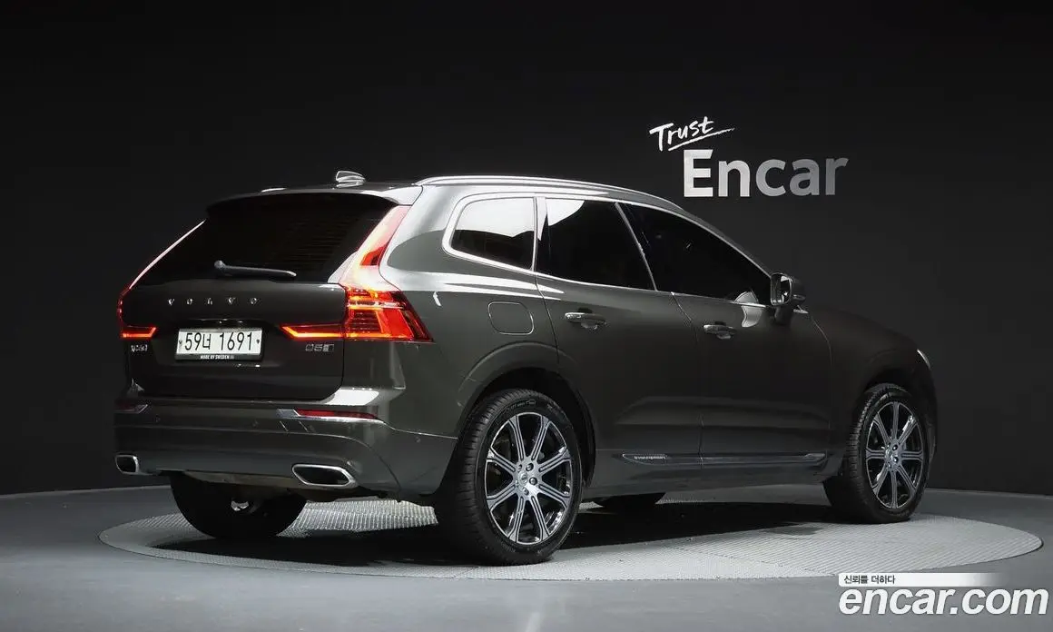 Volvo XC60 2018 2.0 автомат (гидро), фото 2 Volvo XC60 2018 2.0 автомат (гидро), фото 2