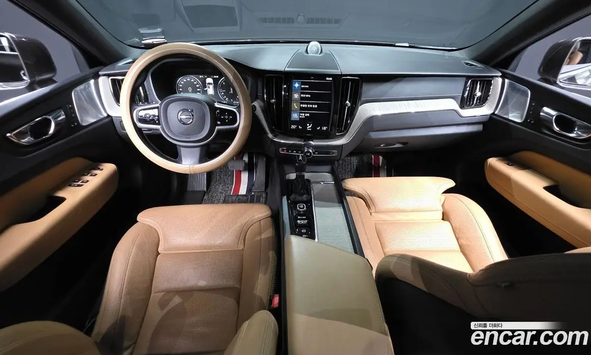 Volvo XC60 2018 2.0 автомат (гидро), фото 7 Volvo XC60 2018 2.0 автомат (гидро), фото 7