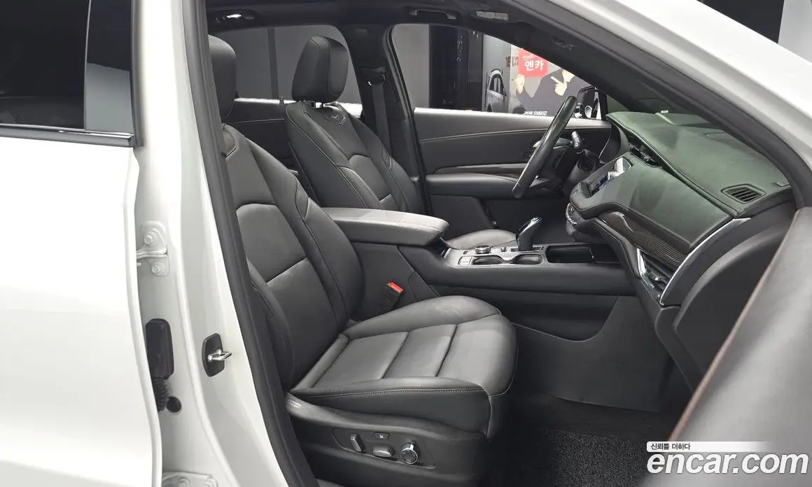 Cadillac XT4 2023 2.0 автомат (гидро), фото 17 Cadillac XT4 2023 2.0 автомат (гидро), фото 17