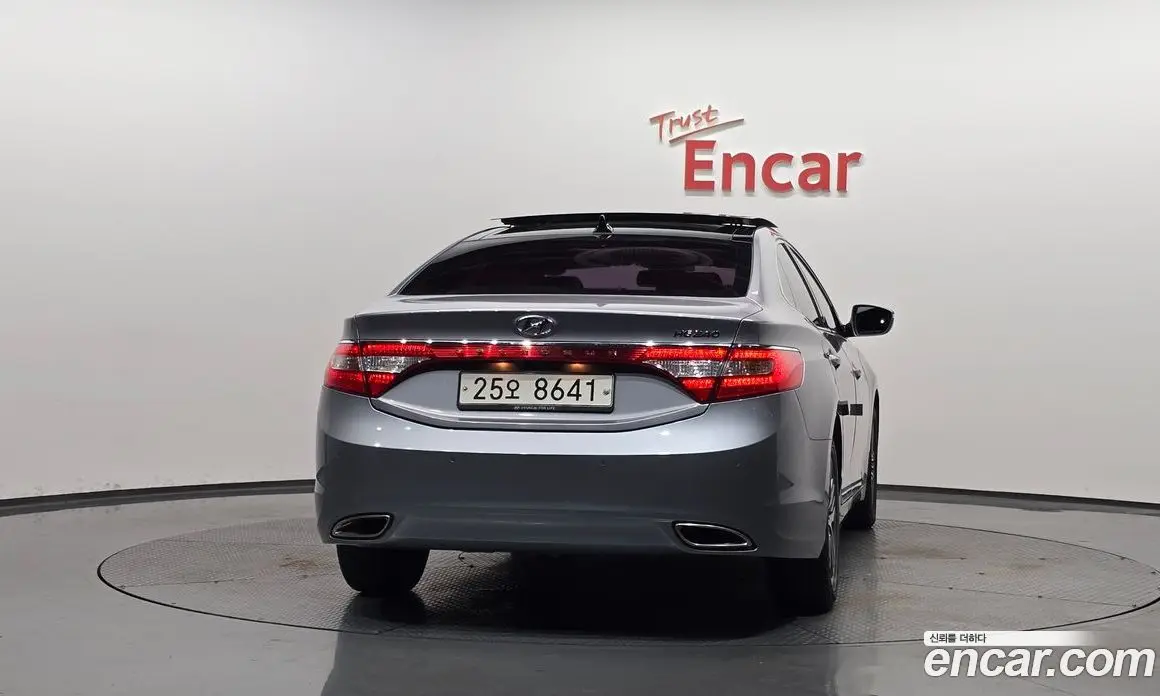 Hyundai Grandeur 2014 2.4 автомат (гидро), фото 4 Hyundai Grandeur 2014 2.4 автомат (гидро), фото 4