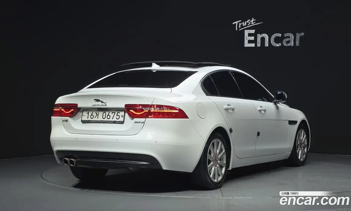Jaguar XE 2016 2.0 автомат (гидро), фото 2 Jaguar XE 2016 2.0 автомат (гидро), фото 2